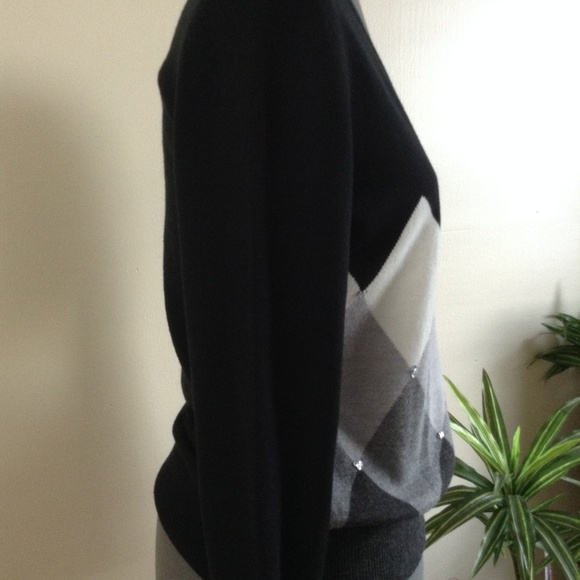 New York & Company V-Neck Argyle Sweater - Picture 4 of 7